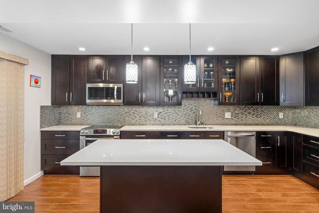 610 VALLEY STREAM CIR, Feasterville Trevose, PA 19053