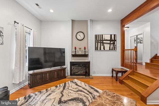 610 VALLEY STREAM CIR, Feasterville Trevose, PA 19053