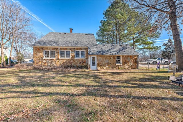 1705 N Garland Avenue, Fayetteville, AR 72703