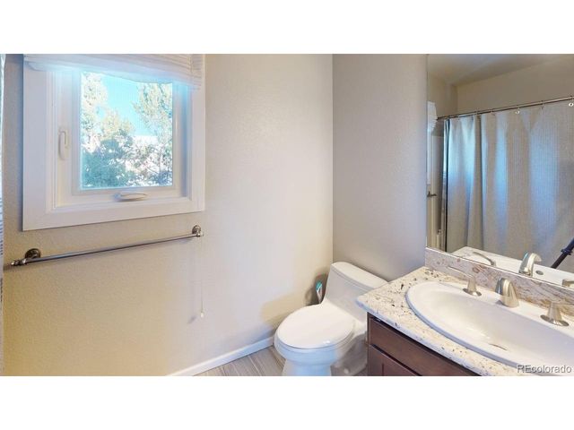 8958 Forrest Dr, Highlands Ranch, CO 80126