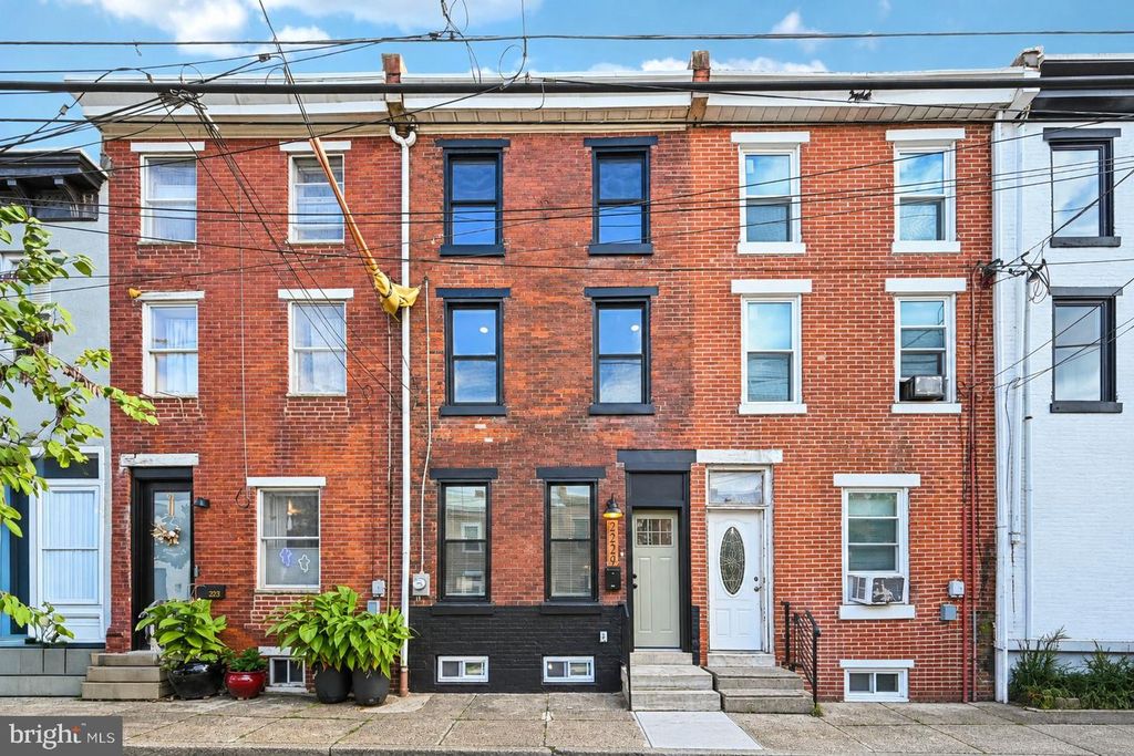 2229 MEMPHIS ST, PHILADELPHIA, PA 19125 — exterior