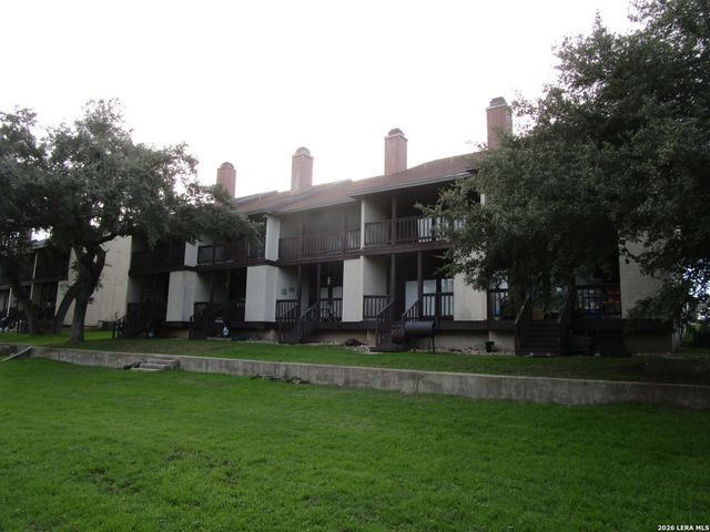 421 Watts Ln Unit B4, Canyon Lake, TX 78133