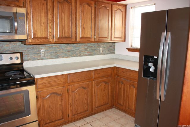 421 Watts Ln Unit B4, Canyon Lake, TX 78133