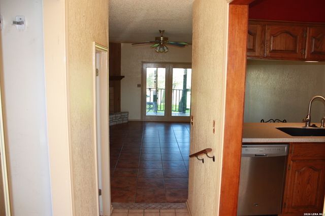 421 Watts Ln Unit B4, Canyon Lake, TX 78133