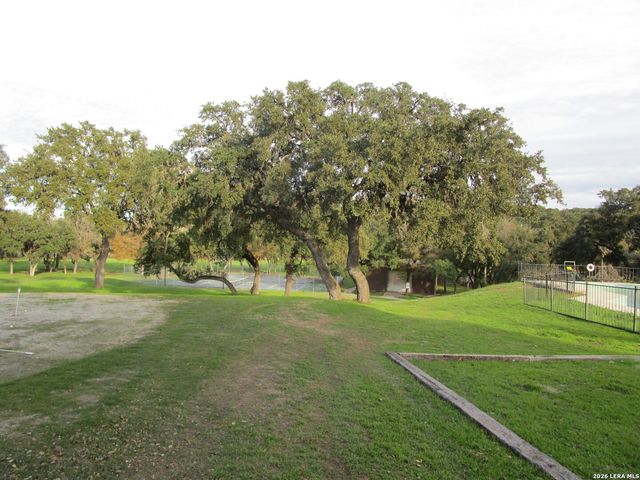 421 Watts Ln Unit B4, Canyon Lake, TX 78133