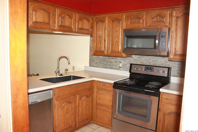 421 Watts Ln Unit B4, Canyon Lake, TX 78133