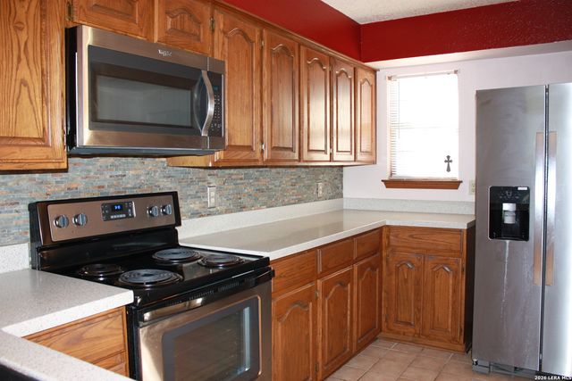 421 Watts Ln Unit B4, Canyon Lake, TX 78133