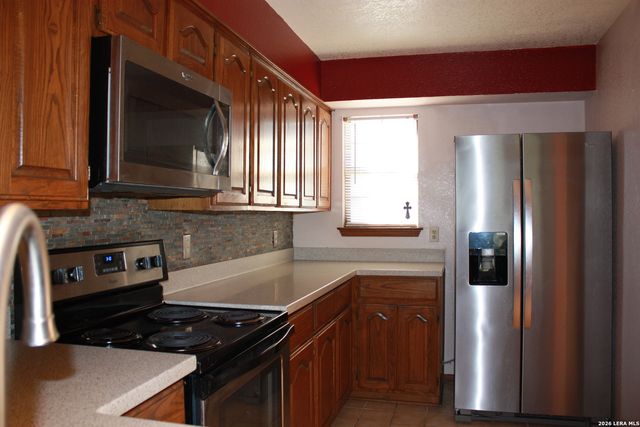 421 Watts Ln Unit B4, Canyon Lake, TX 78133