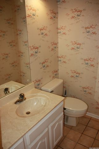 421 Watts Ln Unit B4, Canyon Lake, TX 78133