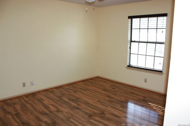 421 Watts Ln Unit B4, Canyon Lake, TX 78133