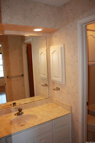 421 Watts Ln Unit B4, Canyon Lake, TX 78133