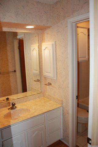 421 Watts Ln Unit B4, Canyon Lake, TX 78133