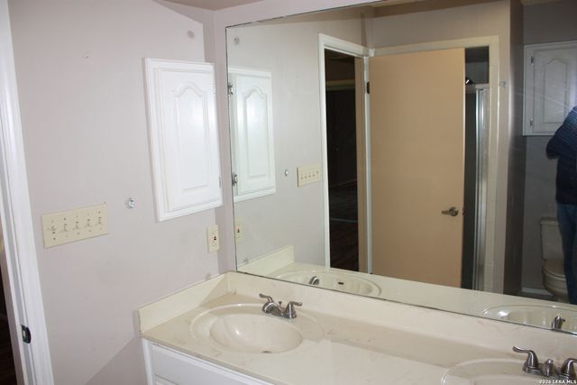 421 Watts Ln Unit B4, Canyon Lake, TX 78133