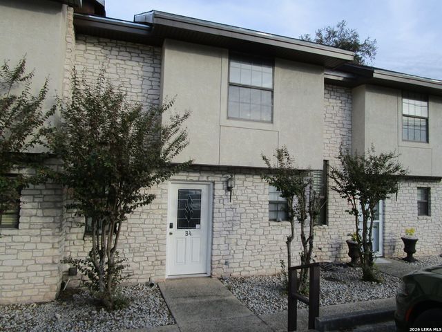 421 Watts Ln Unit B4, Canyon Lake, TX 78133