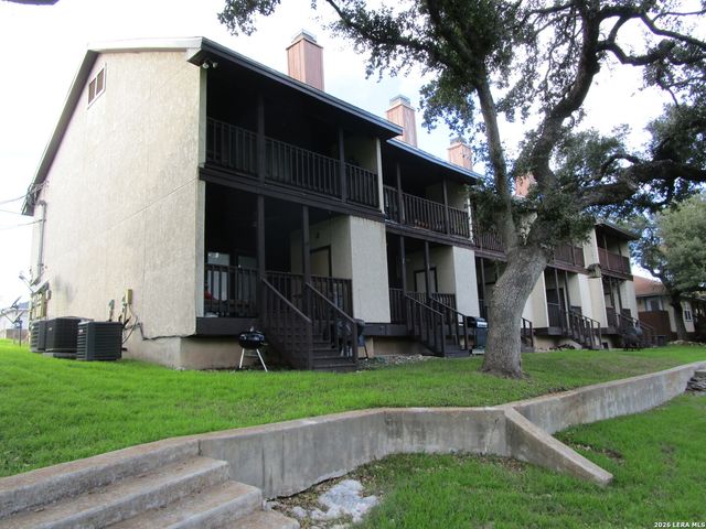421 Watts Ln Unit B4, Canyon Lake, TX 78133