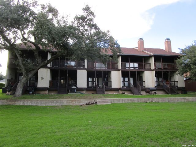 421 Watts Ln Unit B4, Canyon Lake, TX 78133