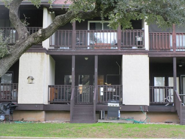 421 Watts Ln Unit B4, Canyon Lake, TX 78133