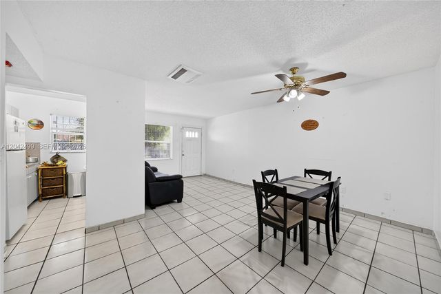 4050 NW 135th St 15-9, Opa-locka, FL 33054