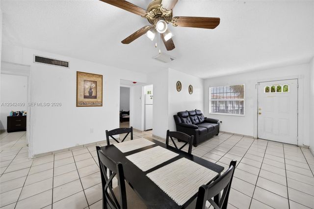 4050 NW 135th St 15-9, Opa-locka, FL 33054