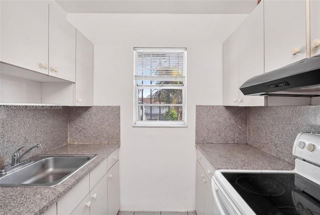 4050 NW 135th St 15-9, Opa-locka, FL 33054