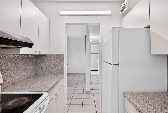 4050 NW 135th St 15-9, Opa-locka, FL 33054