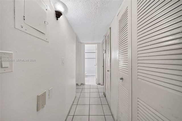 4050 NW 135th St 15-9, Opa-locka, FL 33054
