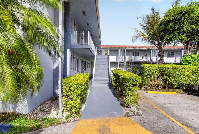 4050 NW 135th St 15-9, Opa-locka, FL 33054