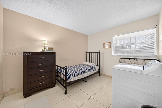 4050 NW 135th St 15-9, Opa-locka, FL 33054