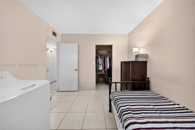 4050 NW 135th St 15-9, Opa-locka, FL 33054
