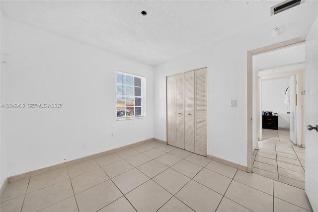 4050 NW 135th St 15-9, Opa-locka, FL 33054