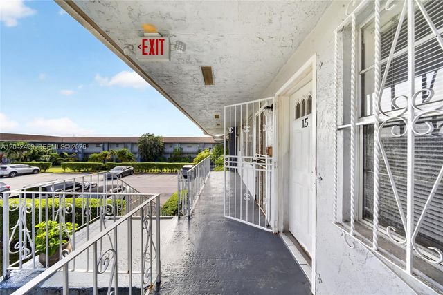 4050 NW 135th St 15-9, Opa-locka, FL 33054