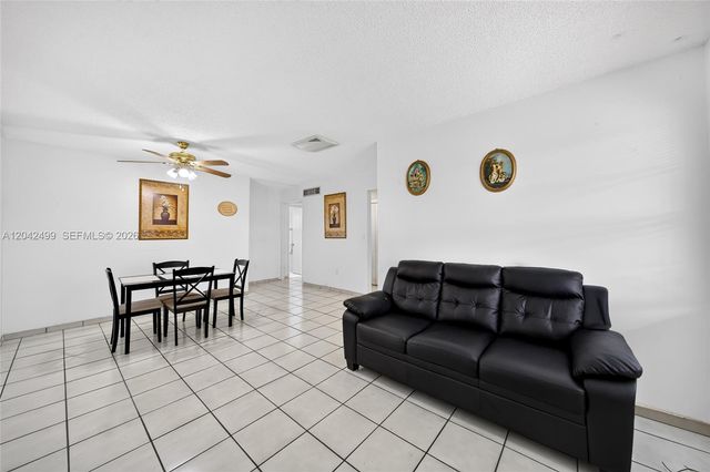 4050 NW 135th St 15-9, Opa-locka, FL 33054