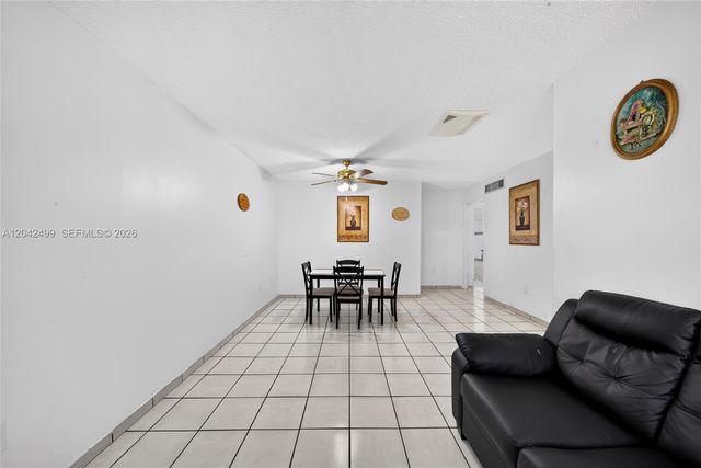 4050 NW 135th St 15-9, Opa-locka, FL 33054