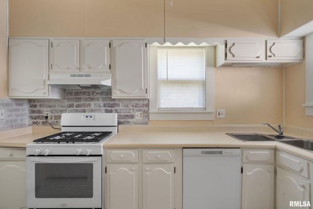 1030 23RD Street, Rock Island, IL 61201