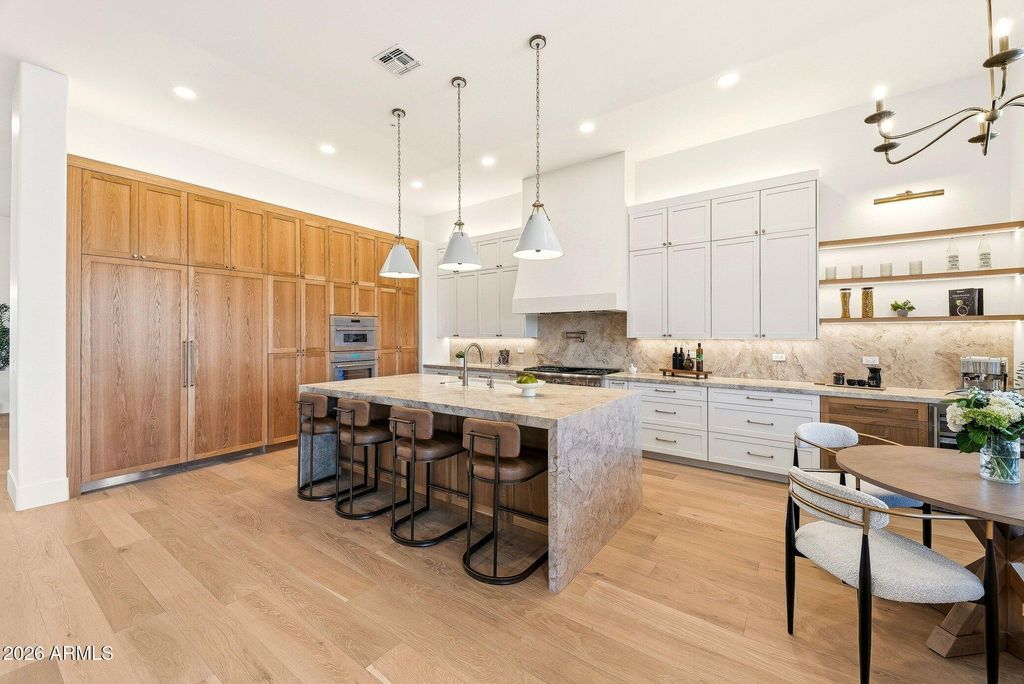 Image 11 of property listing at 33495 N 83RD Street, Scottsdale, AZ 85266