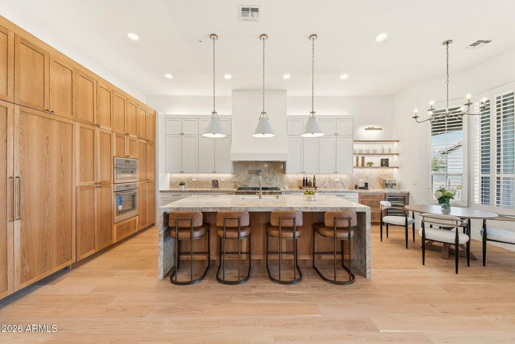 Image 12 of property listing at 33495 N 83RD Street, Scottsdale, AZ 85266