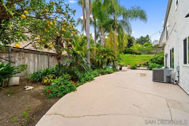 2210 Valley Rd, Oceanside, CA 92056