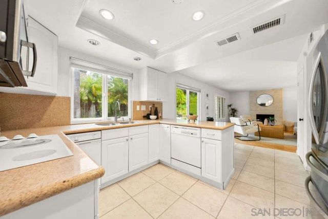 2210 Valley Rd, Oceanside, CA 92056