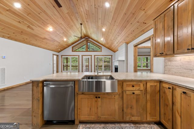 105 Loftis Mtn Road, Blairsville, GA 30512