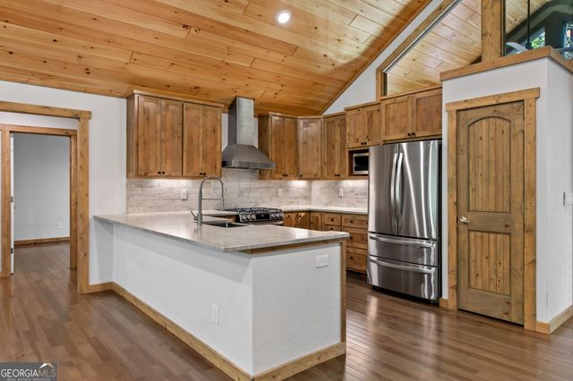 105 Loftis Mtn Road, Blairsville, GA 30512