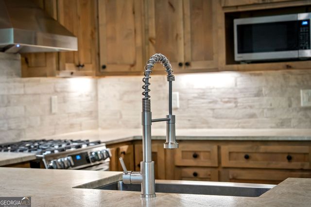 105 Loftis Mtn Road, Blairsville, GA 30512