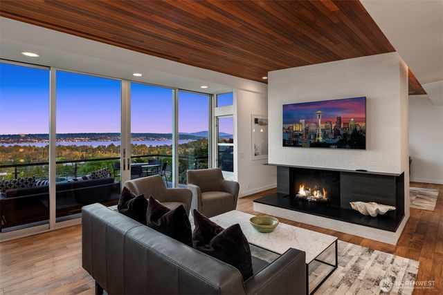 7352 56th Avenue NE, Seattle, WA 98115