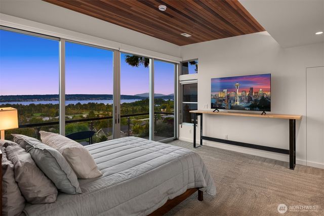 7352 56th Avenue NE, Seattle, WA 98115