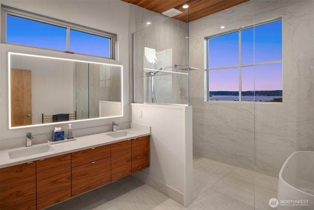 7352 56th Avenue NE, Seattle, WA 98115