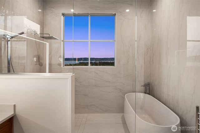 7352 56th Avenue NE, Seattle, WA 98115