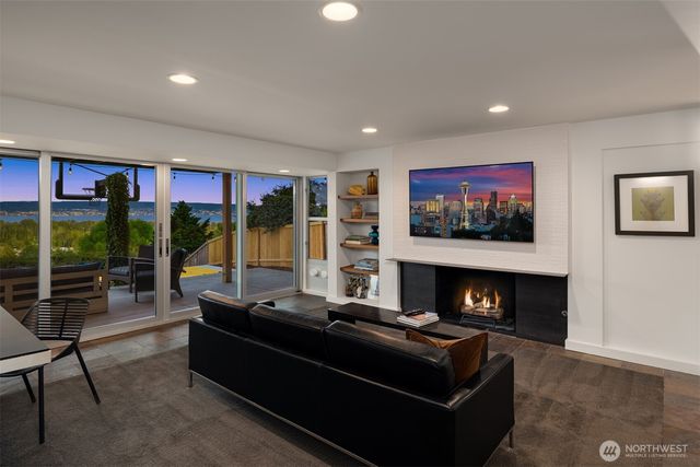 7352 56th Avenue NE, Seattle, WA 98115