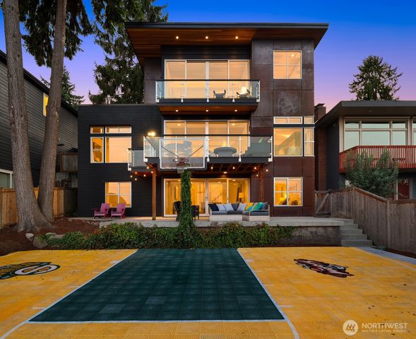 7352 56th Avenue NE, Seattle, WA 98115