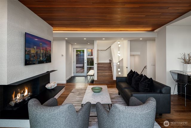 7352 56th Avenue NE, Seattle, WA 98115