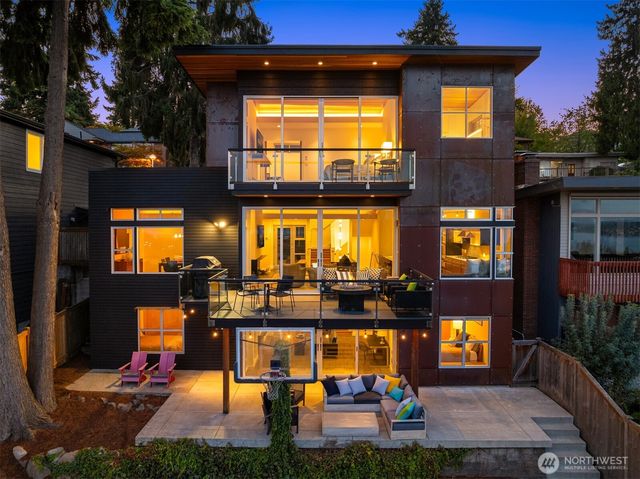 7352 56th Avenue NE, Seattle, WA 98115