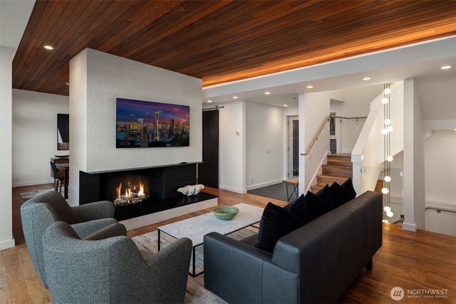 7352 56th Avenue NE, Seattle, WA 98115